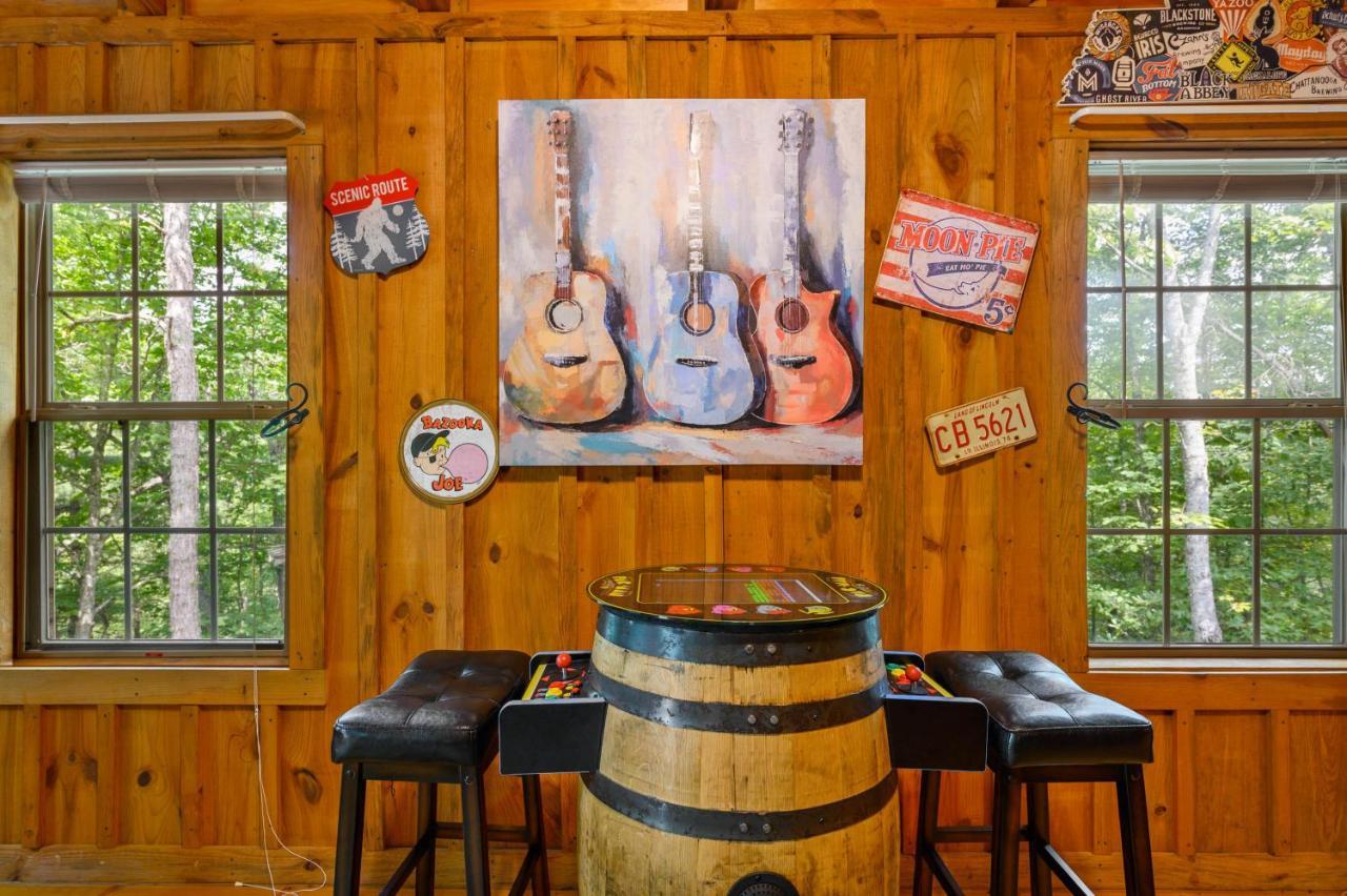 Gypsy Road - Privacy! Log Cabin With Hot Tub, Wifi, Directv And Arcade Sevierville Exterior photo