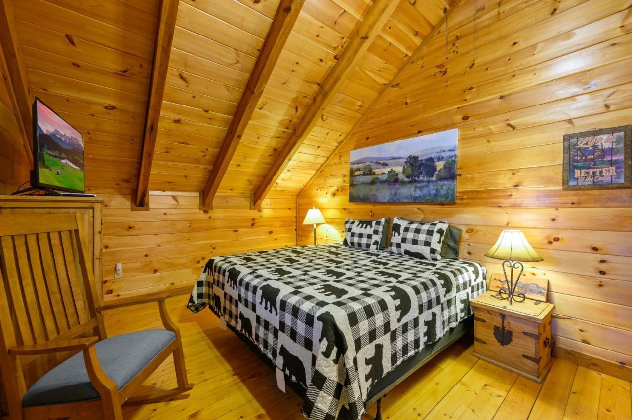 Gypsy Road - Privacy! Log Cabin With Hot Tub, Wifi, Directv And Arcade Sevierville Exterior photo