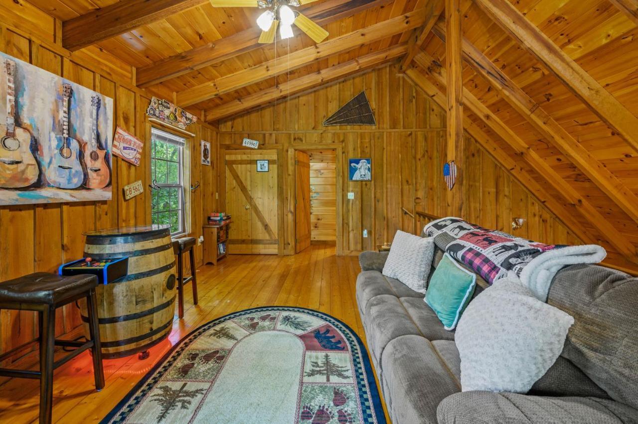 Gypsy Road - Privacy! Log Cabin With Hot Tub, Wifi, Directv And Arcade Sevierville Exterior photo