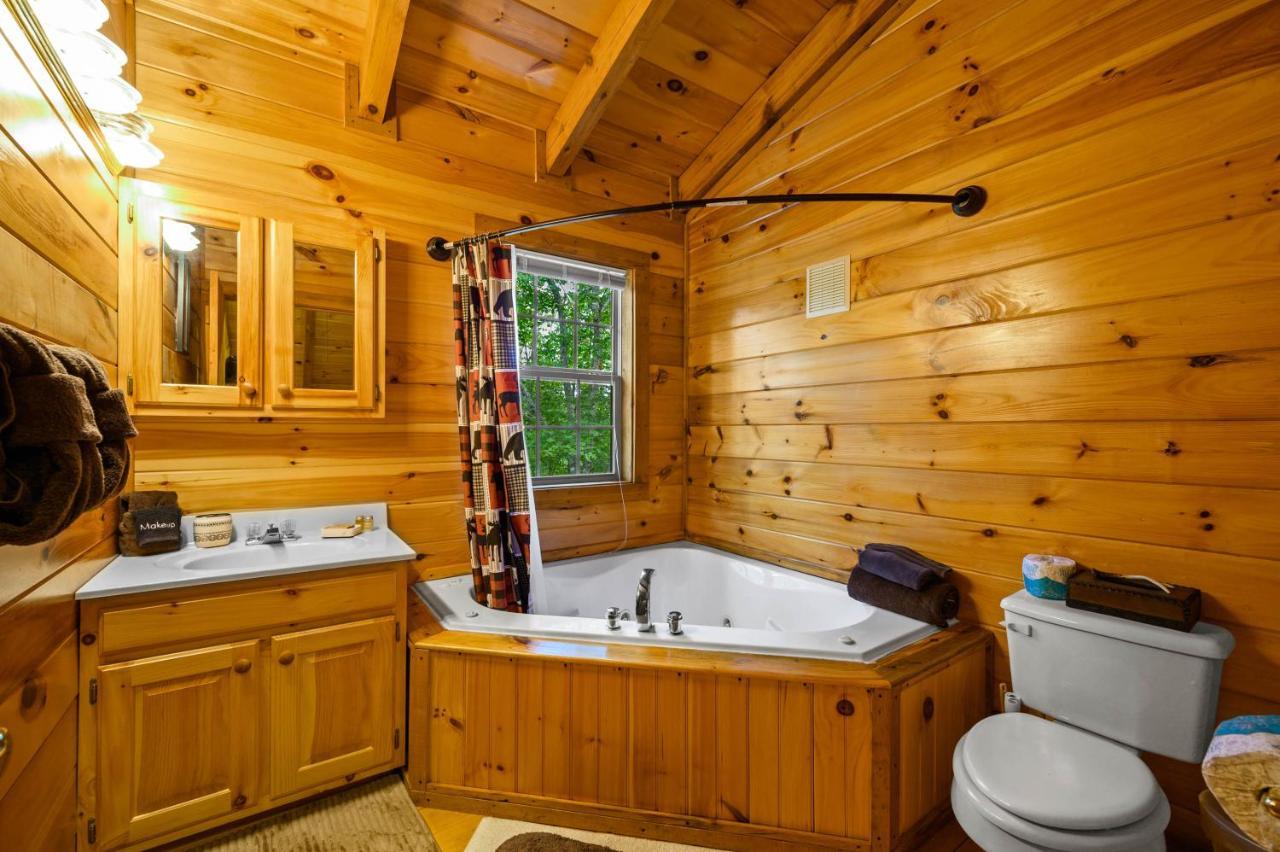 Gypsy Road - Privacy! Log Cabin With Hot Tub, Wifi, Directv And Arcade Sevierville Exterior photo