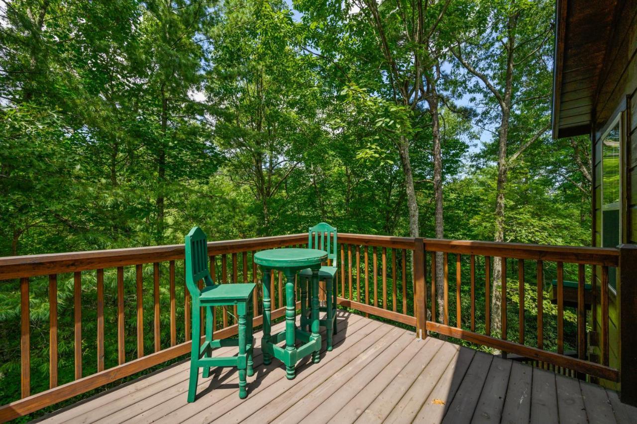 Gypsy Road - Privacy! Log Cabin With Hot Tub, Wifi, Directv And Arcade Sevierville Exterior photo
